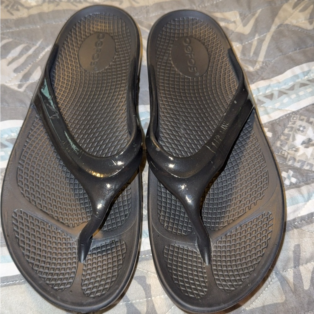 OOFOS Black OOlala Recovery Sandals